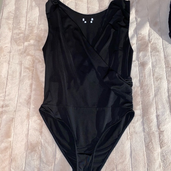 Urban Outfitters back wrap body suit - Picture 3 of 4